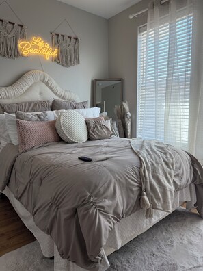 3 bedrooms, iron/ironing board, free WiFi, bed sheets - Home away from Home. Charming 3-bedroom townhome in the heart of Chattanooga (Chattanooga)