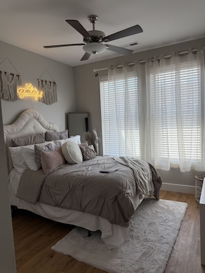 3 chambres, fer et planche à repasser, Wi-Fi gratuit, draps fournis
