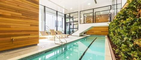 Hồ bơi trong nhà