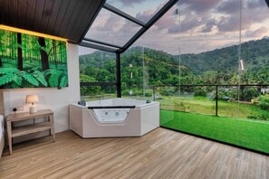 Bañera de hidromasaje privada