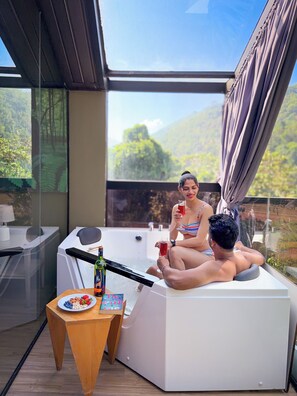 Honeymoon Suite, Balcony, Mountain View | Private spa tub - The Blackberry Retreat Kandy (Kandy)
