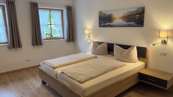 1 bedroom, internet, bed sheets
