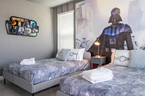5 bedrooms, desk, iron/ironing board, WiFi