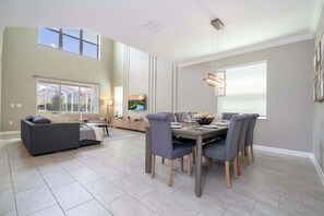 Dining - Stunning 5-Bedroom Home with Pool (Kissimmee)