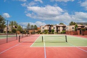Sports court - Stylish Condo- Village of Oak Creek- Pool, Hot Tub, Pickleball - Sleeps 6 (Sedona)