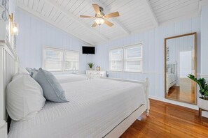 5 bedrooms, desk, iron/ironing board, travel crib