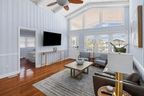 5 bedrooms, desk, iron/ironing board, travel crib