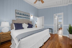 5 bedrooms, desk, iron/ironing board, travel crib