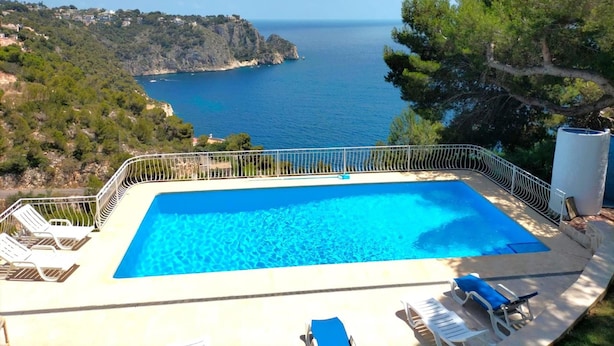 A swimming pool with a view of the sea and hills. - Maria 10 in J vea With 5 Bedrooms and 3 Bathrooms (Javea)