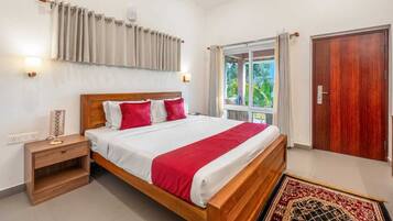 Premium Twin Room | Desk, free WiFi, bed sheets