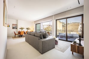 Penthouse clásico, vista a la ciudad | Área de sala de estar