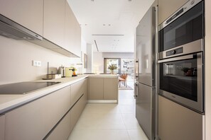 Penthouse clásico, vista a la ciudad | Cocina privada