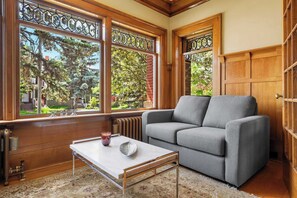 TV, caminetto, studio