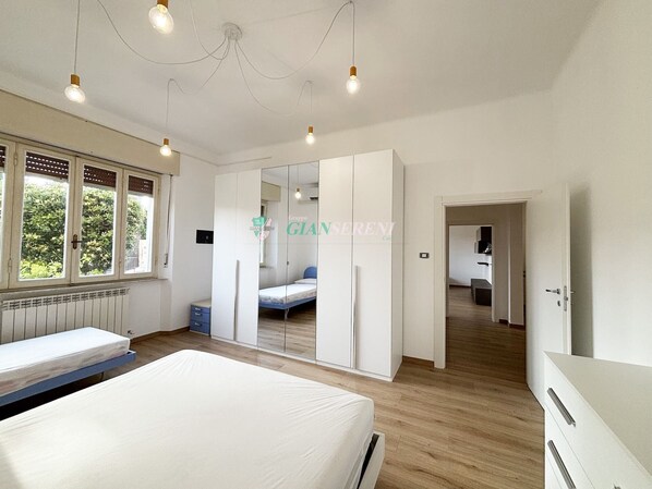 2 bedrooms, iron/ironing board, WiFi