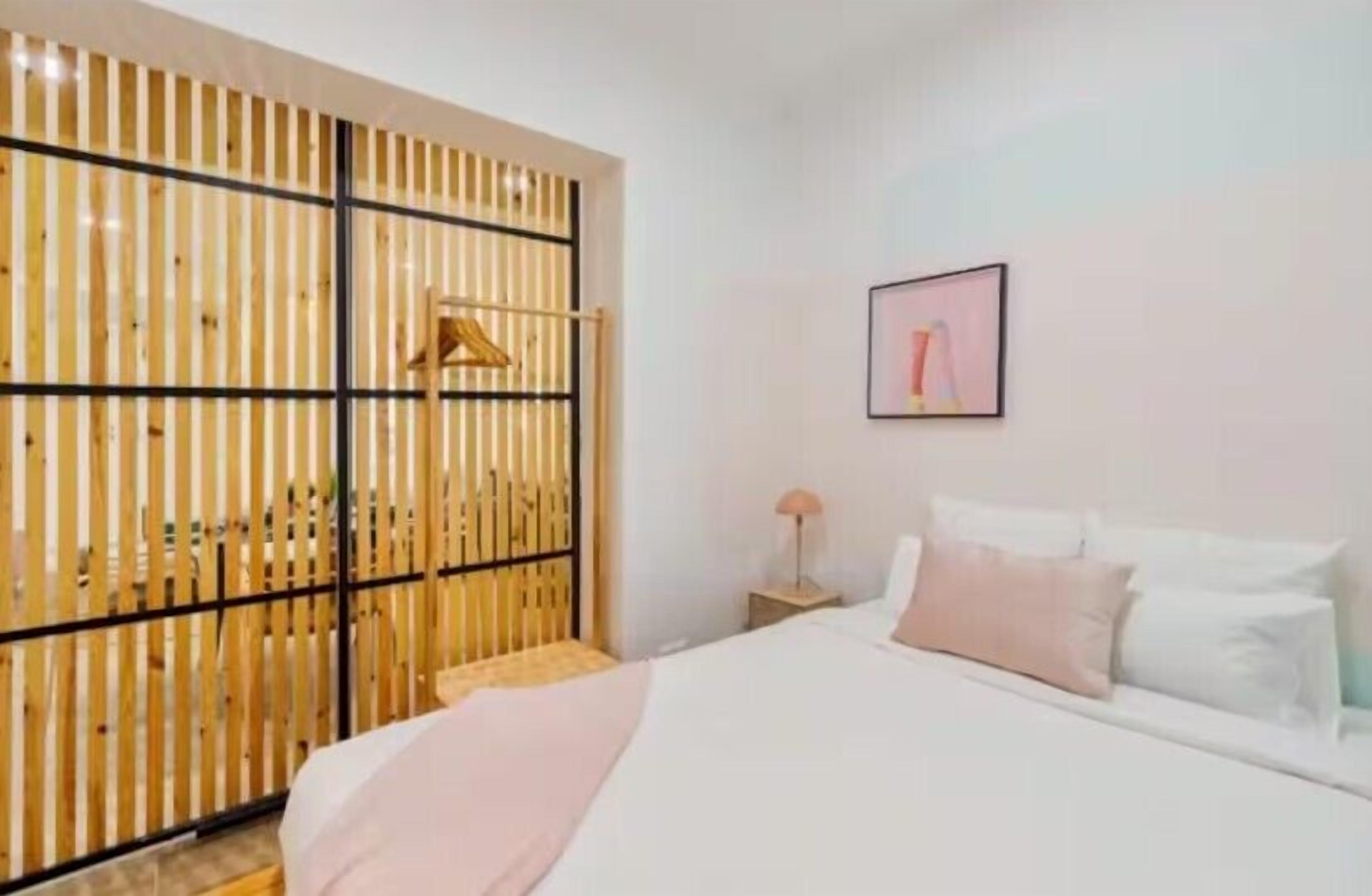 1 makuuhuone, työpöytä, silitysrauta/-lauta, internet