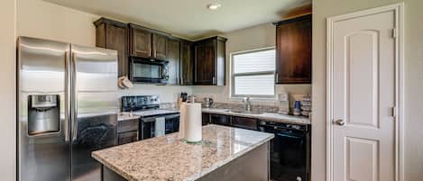 Cookware/dishes/utensils