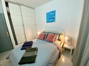 1 camera, ferro/asse da stiro, Wi-Fi, lenzuola