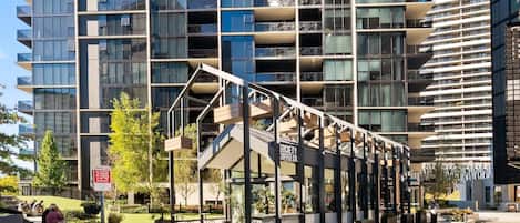 المنشأة من الخارج