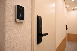 Memory-foam beds, desk, iron/ironing board, free WiFi - Rio Hotel (Seoul)