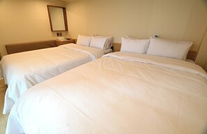 Deluxe Room, 2 Double Beds, Non Smoking, Courtyard View | Memory-foam beds, desk, iron/ironing board, free WiFi - Rio Hotel (Seoul)