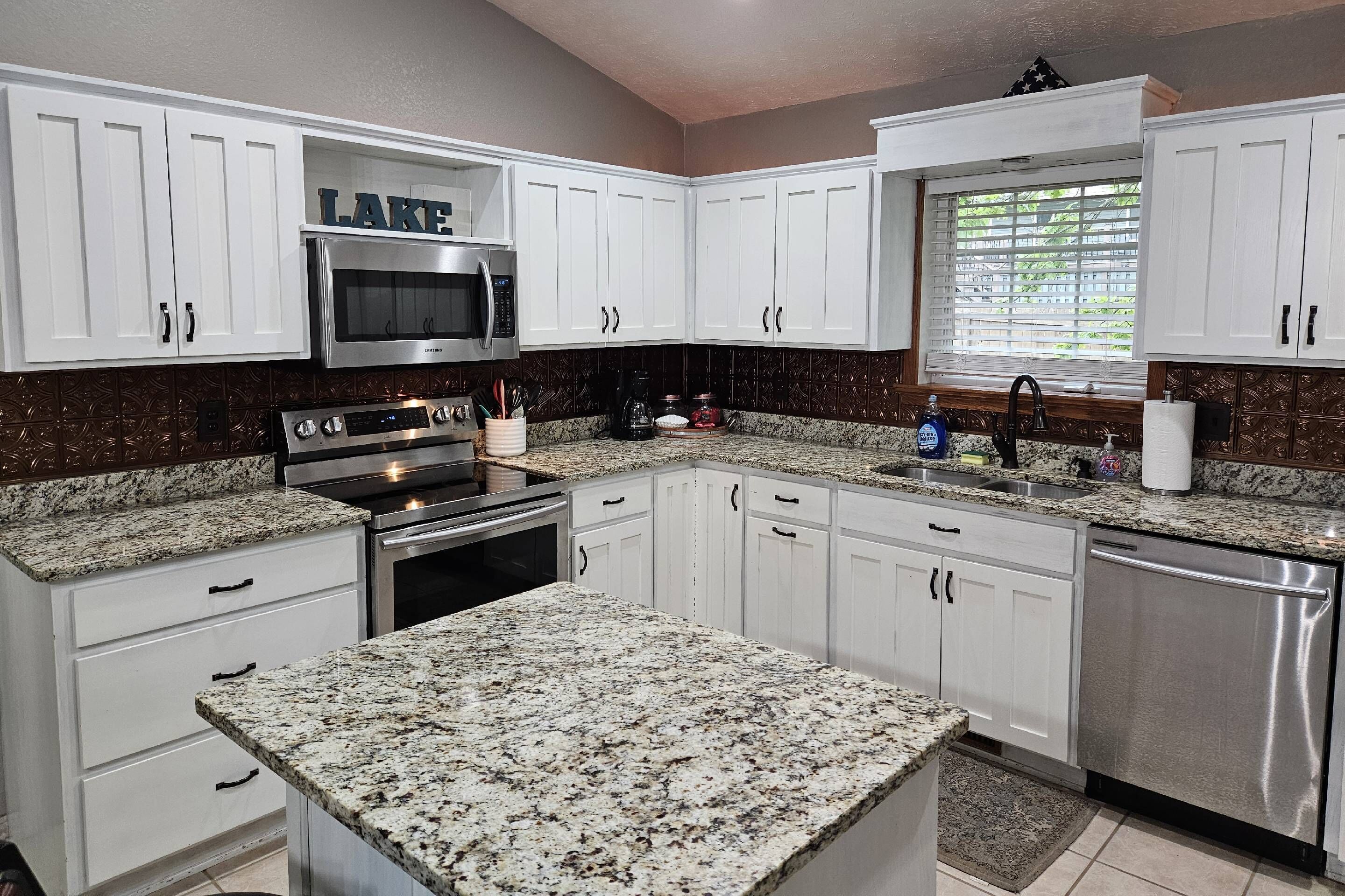 Kühlschrank, Mikrowelle, Geschirrspüler