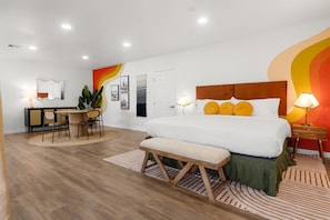 6 bedrooms, desk, iron/ironing board, travel cot