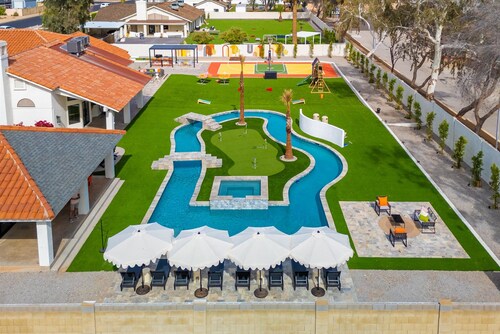 The Lazy Palm: Private Lazy River & Pickleball