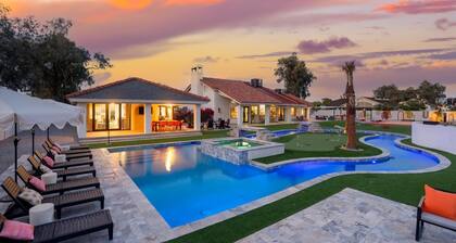 The Lazy Palm: Private Lazy River & Pickleball