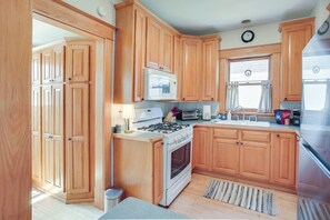 Fridge, microwave, stovetop, dishwasher - Historic St Paul Home Between Twin Cities! (St Paul)
