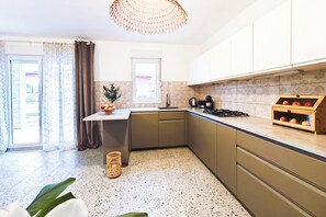 Fridge, microwave, oven, stovetop