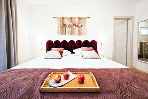 3 Schlafzimmer, Schreibtisch, Bügeleisen/Bügelbrett, Reisekinderbett