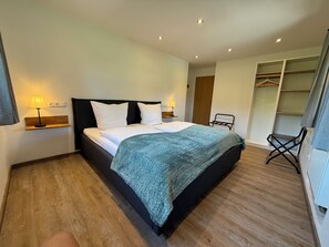 1 bedroom, bed sheets