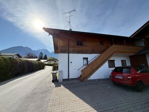 Exterior - Apartment Bergsonne for 1-2 persons with separate bedroom, living room, kitchen, bathroom with shower/WC and balcony (Schönau am Königssee)