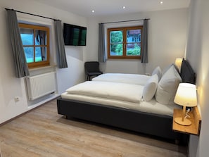1 bedroom, bed sheets