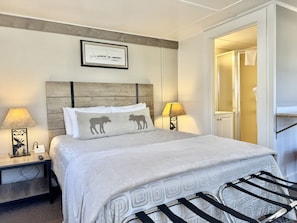 1 bedroom, WiFi - Gallagher`s Travels Cabin One (Single Queen) (Bar Harbor)