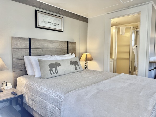 1 bedroom, WiFi - Gallagher`s Travels Cabin One (Single Queen) (Bar Harbor)