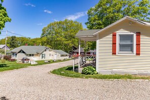 Exterior - Gallagher's Travels Cabin Three (Queen) (Bar Harbor)