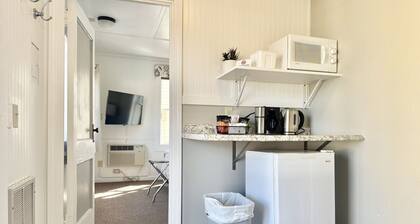 Gallagher's Travels Cabin Two (2 Bedroom)