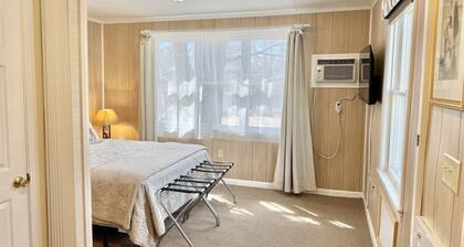 Gallagher's Travels Cabin Four (Two Bedroom)