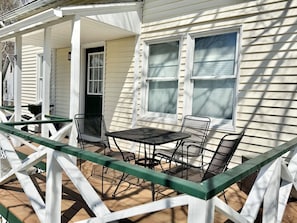 Outdoor dining - Wildwood Cottage at Gallagher`s Travels (Bar Harbor)