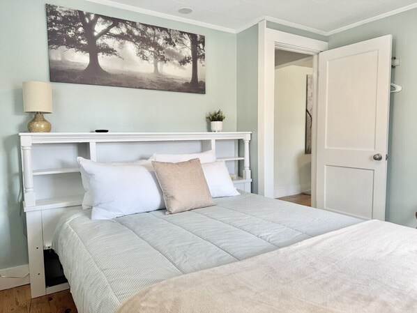 1 bedroom, desk, WiFi - Wildwood Cottage at Gallagher`s Travels (Bar Harbor)