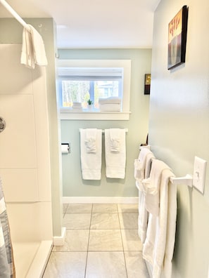Bathroom - Wildwood Cottage at Gallagher`s Travels (Bar Harbor)