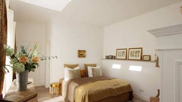 1 bedroom, individually furnished, bed sheets