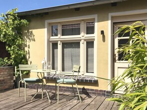 Outdoor dining - Country House Comfortable Holiday Residence (Schwielowsee)