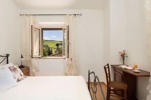 4 bedrooms, iron/ironing board, travel cot, free WiFi