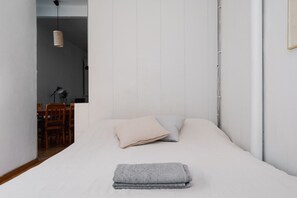 1 chambre, bureau, fer et planche à repasser, Wi-Fi gratuit