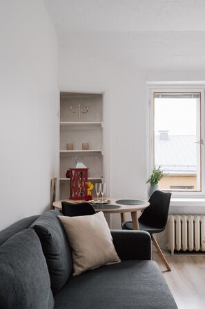 Dining - Renovated Top Floor Studio in Kallio (Helsinki)