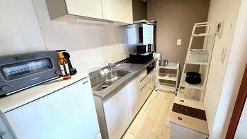 Fridge, microwave, stovetop, coffee/tea maker