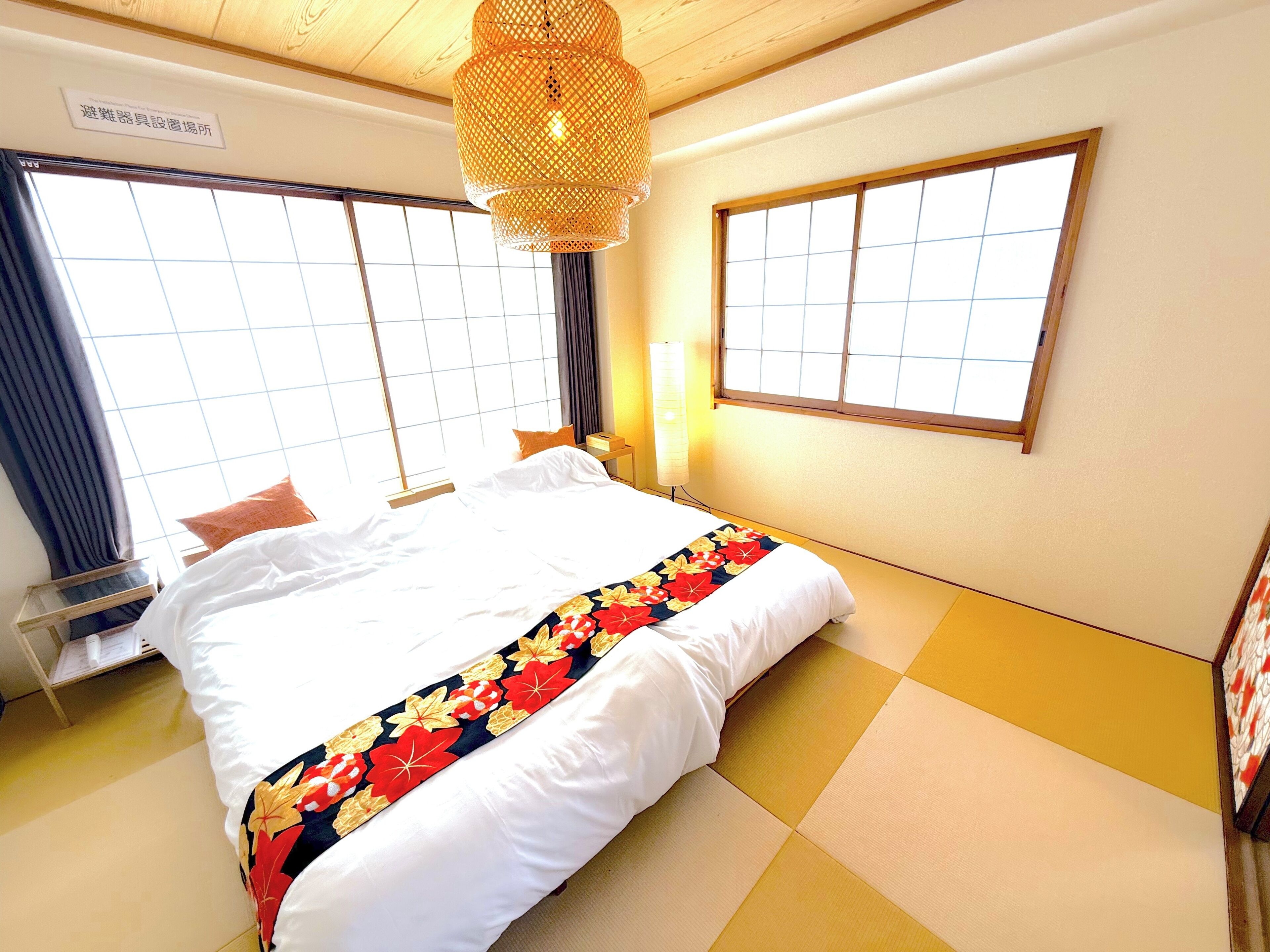 2 室のベッドルーム、デスク、WiFi、ベッドシーツ