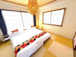 2 bedrooms, desk, WiFi, bed sheets